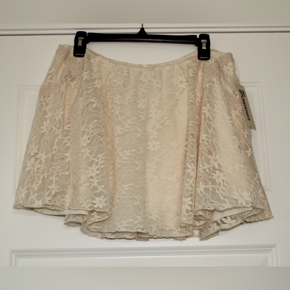 No Boundaries lace short skirt